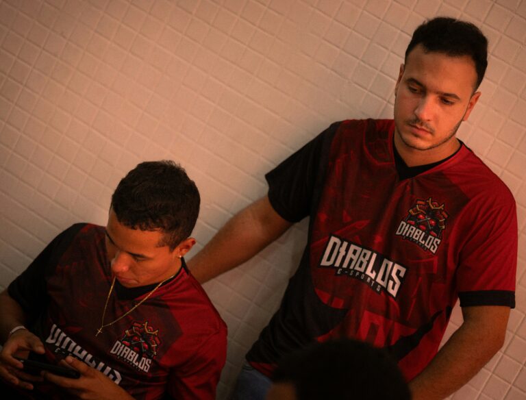 The Psychology Behind Competitive Gaming and How to Stay Focused